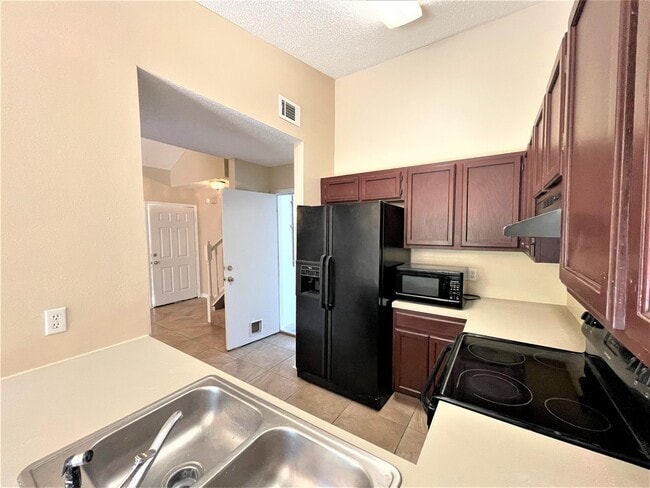 Building Photo - 903 Piedmont Pl