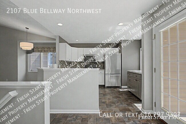 Building Photo - 2107 Blue Bell Way