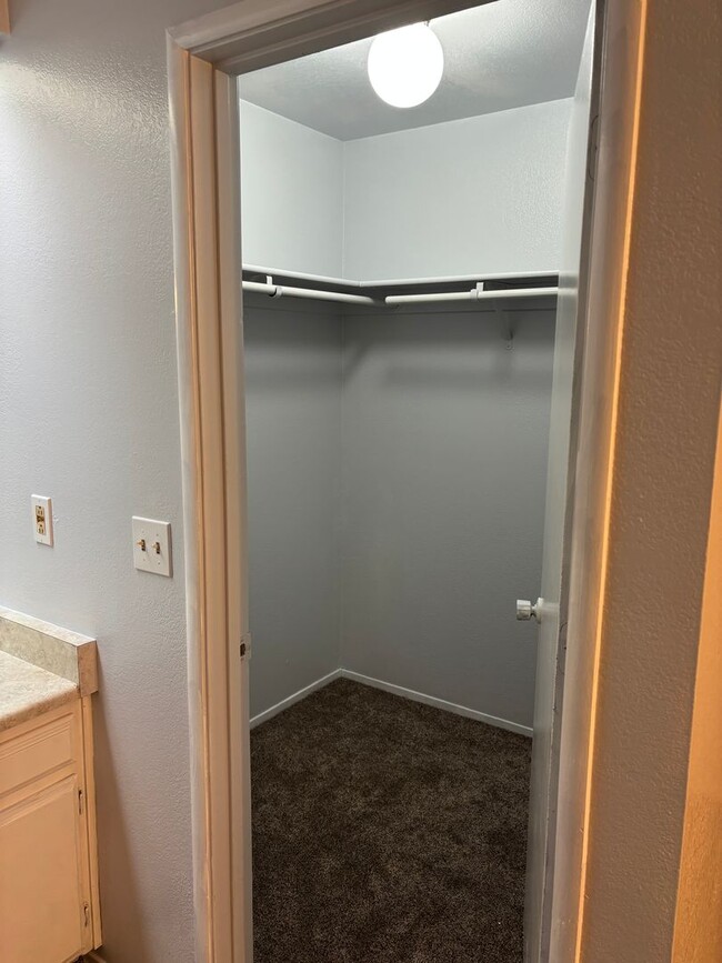 Building Photo - 3 B/R 2 BA Beautiful Home in Yuba City- AVAILABLE NOW!