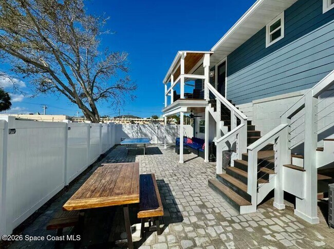 Building Photo - 208 Seminole Ave W