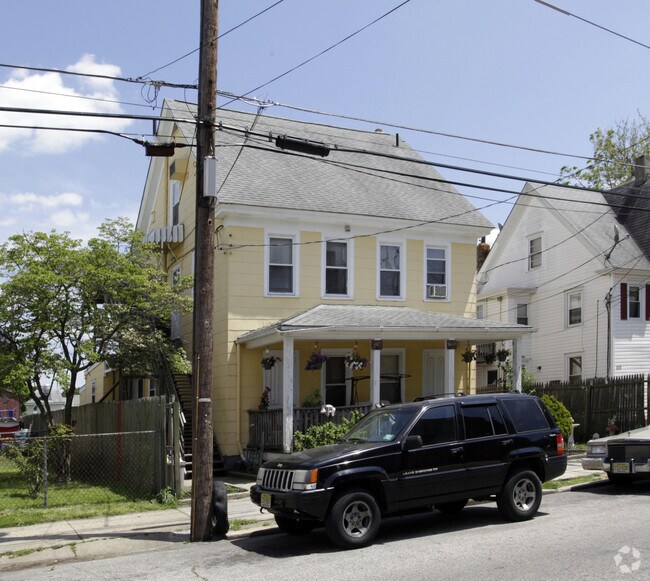 Building Photo - 637-639 Buck St