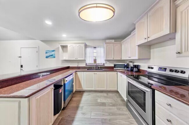 Building Photo - 102 W Corral St