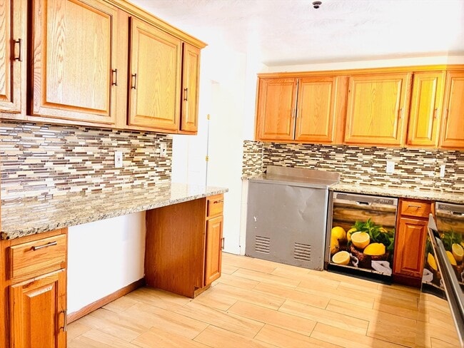 Building Photo - 178 Bates Rd