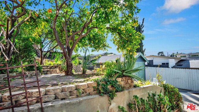 Building Photo - 6180 Oak Crest Way