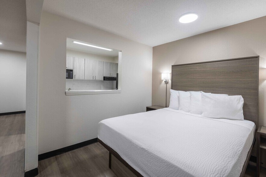 Building Photo - Furnished Studio-Columbia - West - Stoneri...