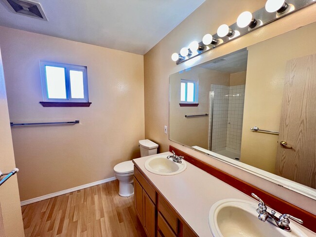 Building Photo - Privacy!