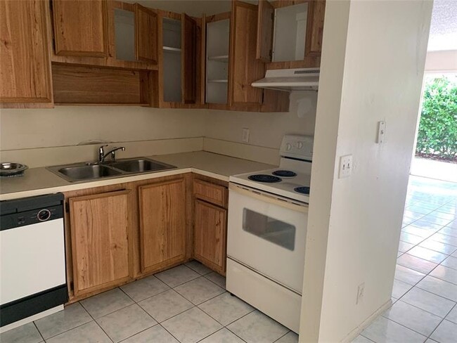 Building Photo - 10850 Royal Palm Blvd