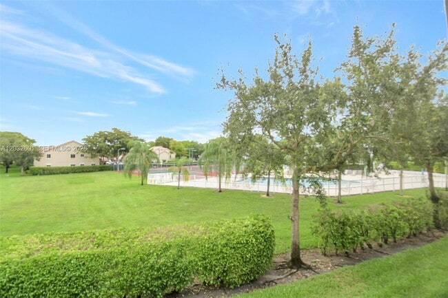 Building Photo - 16339 Malibu Dr