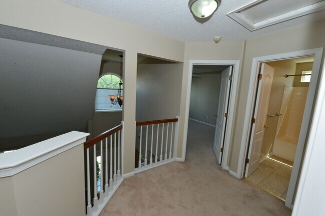 Building Photo - 517 Whisper Walk