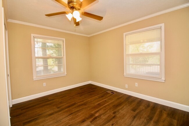 Building Photo - FOR RENT in  North Columbus! Available NOW!