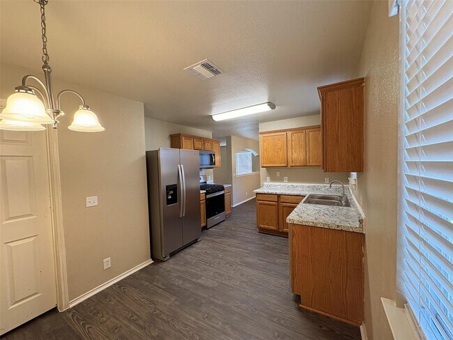 Building Photo - 6808 Sabrina Dr
