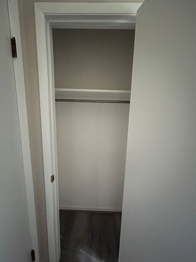 Building Photo - 310 W 6th St