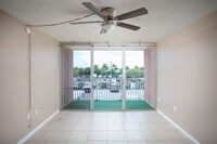 Building Photo - 1 Bedroom 1 Bathroom Condo