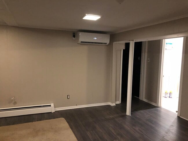 Living room (bathroom door) - 1172 Gateway Dr