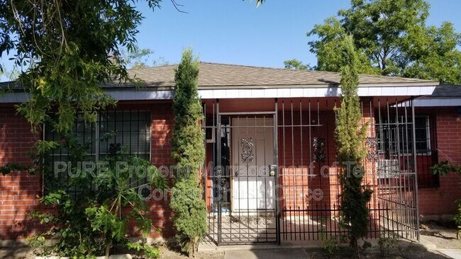 Primary Photo - 2810 Carver Dr