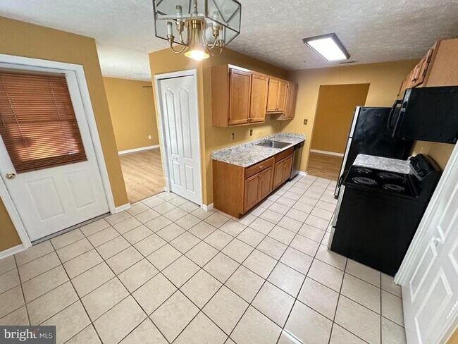 Building Photo - 11445 Deepwood Dr