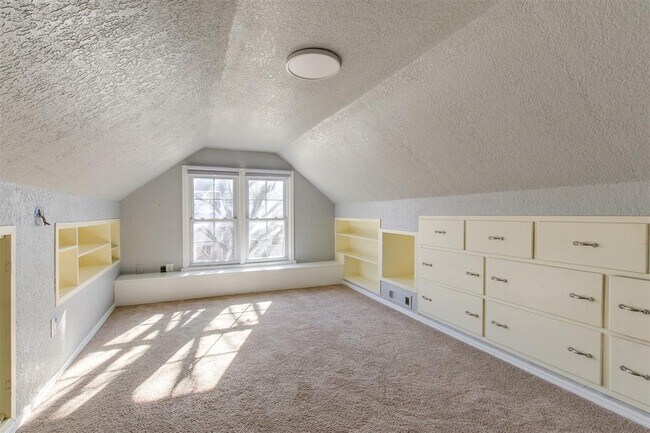 Building Photo - 2912 Cummings Dr