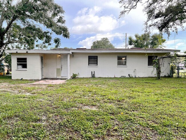 Building Photo - Three-Bedroom Home with Spacious Family Bo...