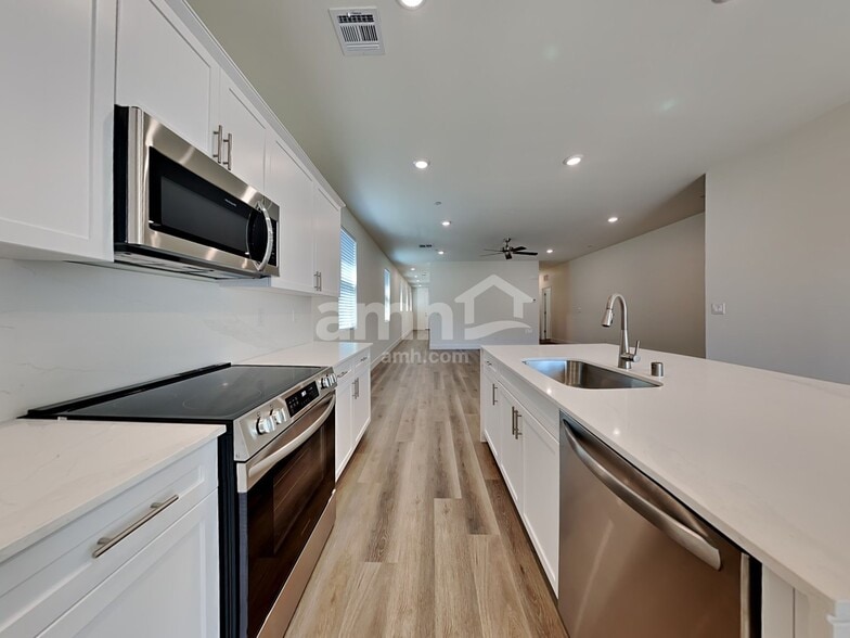 Building Photo - 678 Crimson Flare Ct