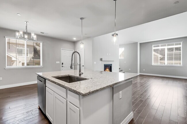 Building Photo - $2,775 - 3 Bed, 3 Bath Condo in Aurora wit...