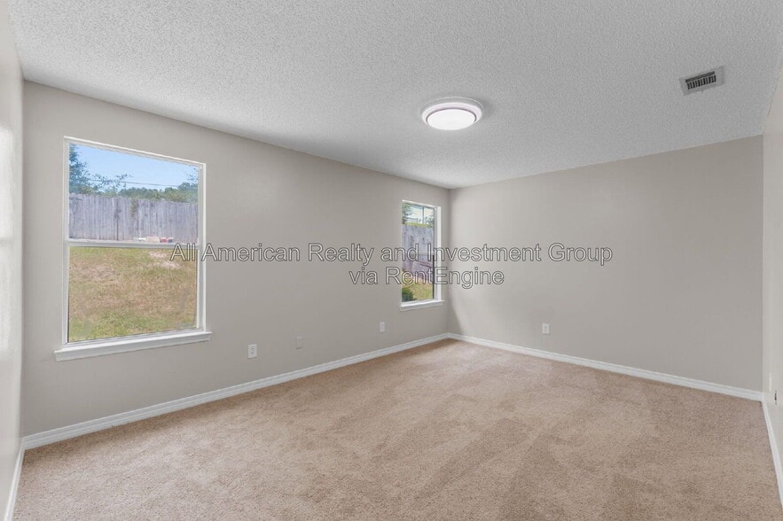 Building Photo - 216 Lustan Dr