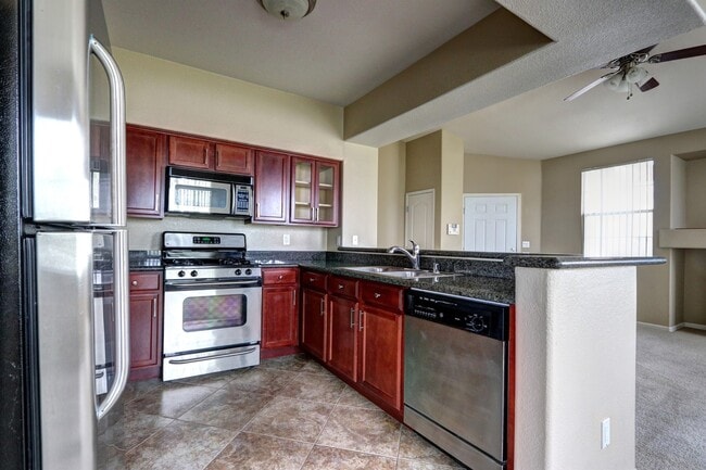 Building Photo - Beautiful 3 bedroom Condo