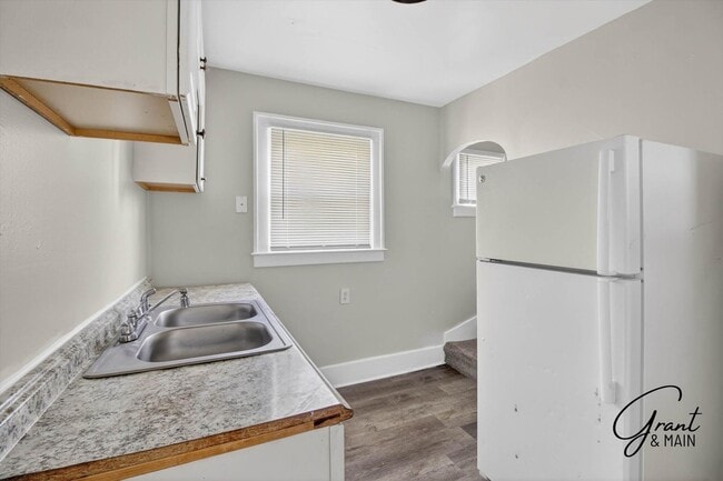 Building Photo - $1300 3 bedroom bungalow