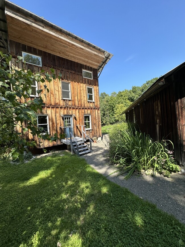 Building Photo - 62 Mt Pleasant Rd