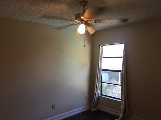 Building Photo - 550 Hassocks Loop