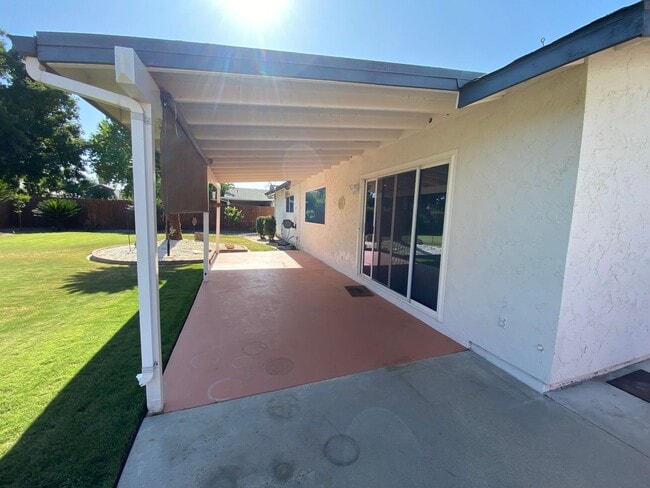Building Photo - Beautiful Home for rent in Visalia, Ca
