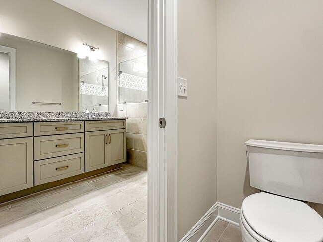 Building Photo - Stunning Luxury Townhome with Elevator in ...