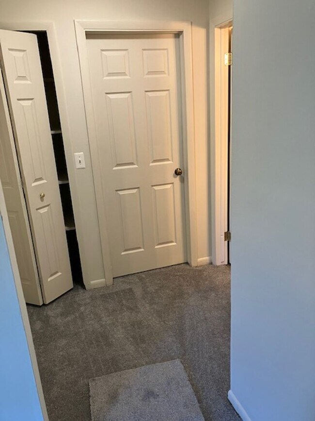 Building Photo - RANCH STYLE 3 BEDROOM DUPLEX FOR LEASE