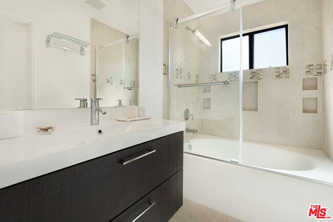 Building Photo - 6476 Cavalleri Rd