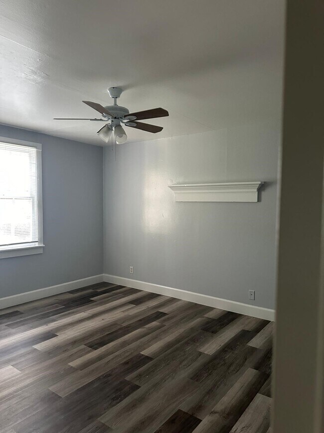 Building Photo - 800 Travis St