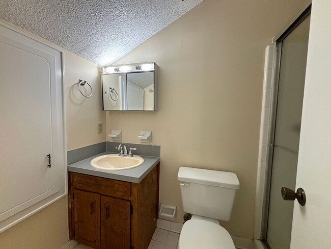 Building Photo - Available now. Freshly renovated! 4/3 Home...