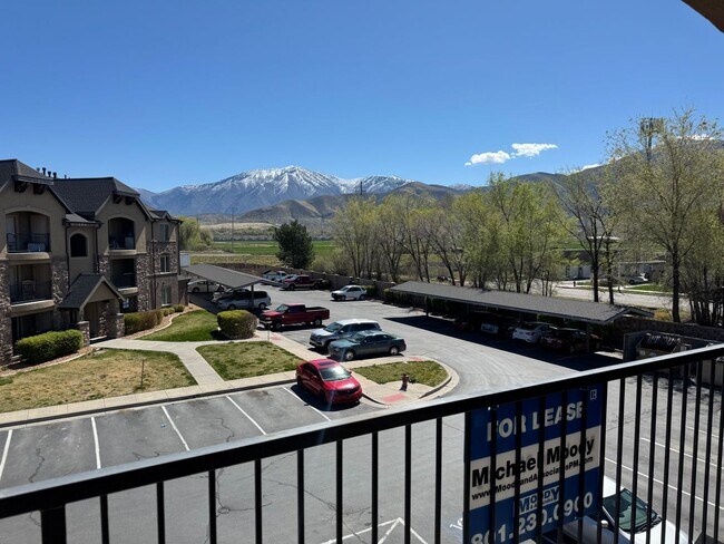 Building Photo - Beautiful top level Payson condo for rent!