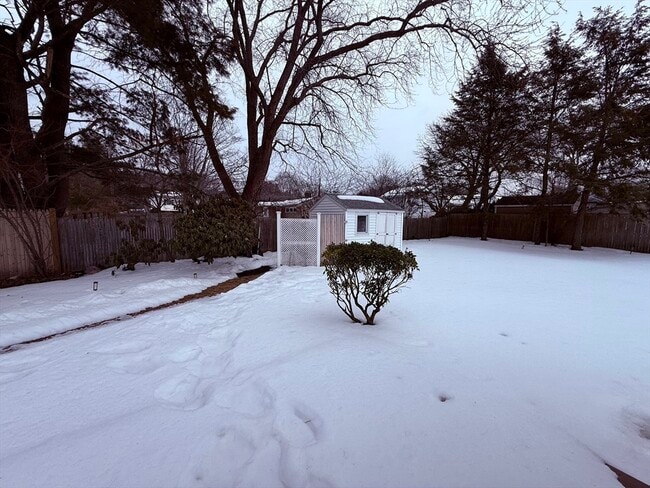 Building Photo - 17 Margaret Rd