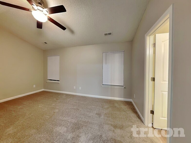 Building Photo - 9737 Aviary Hill Way