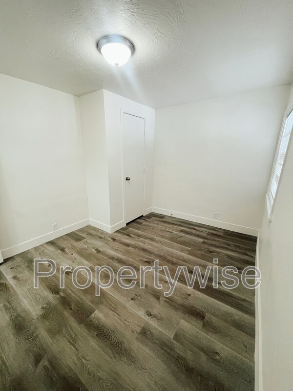 Building Photo - 759 E Scott Ave