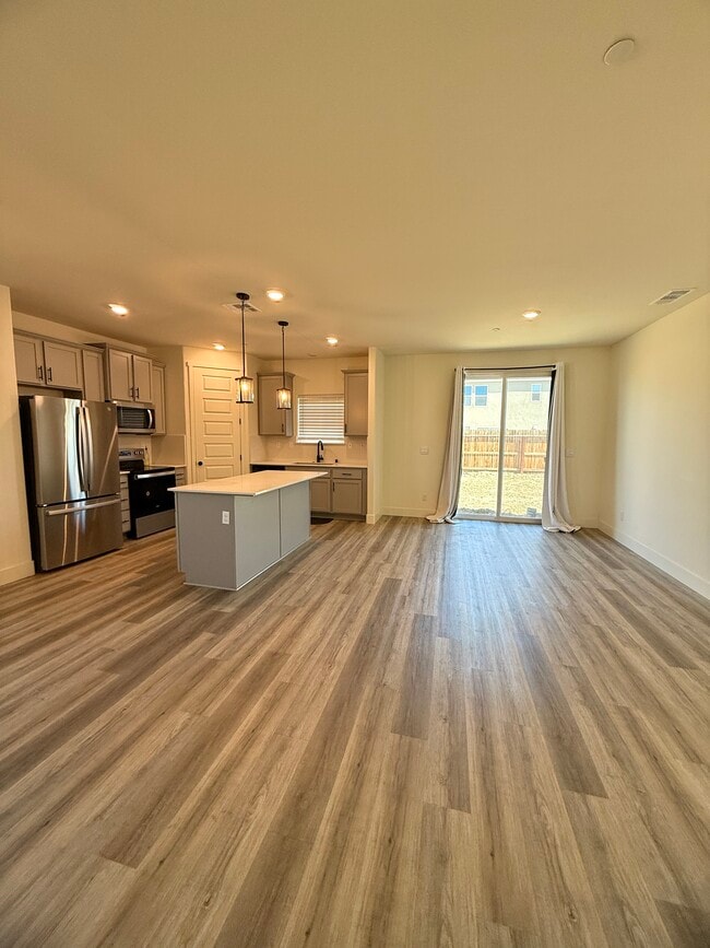 Building Photo - 402 Broadstone Ct