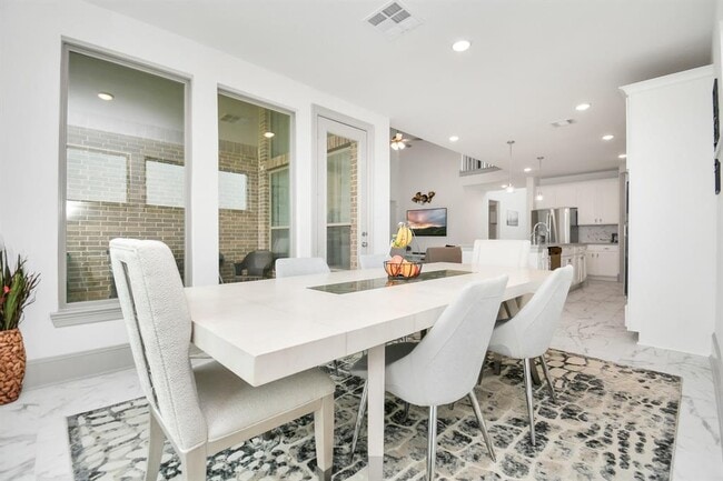Building Photo - 8726 Marina Alto Ln
