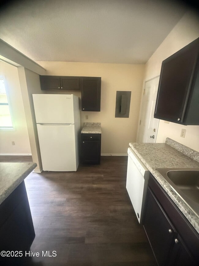 Building Photo - 137 Twinwood Dr