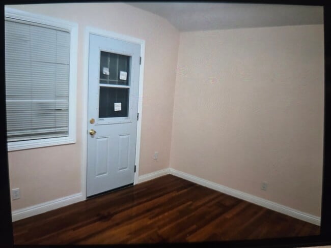 Building Photo - 1645 W Wisteria Pl