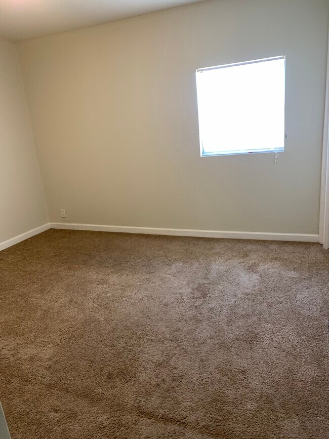 Building Photo - 1207 N Ross Ave