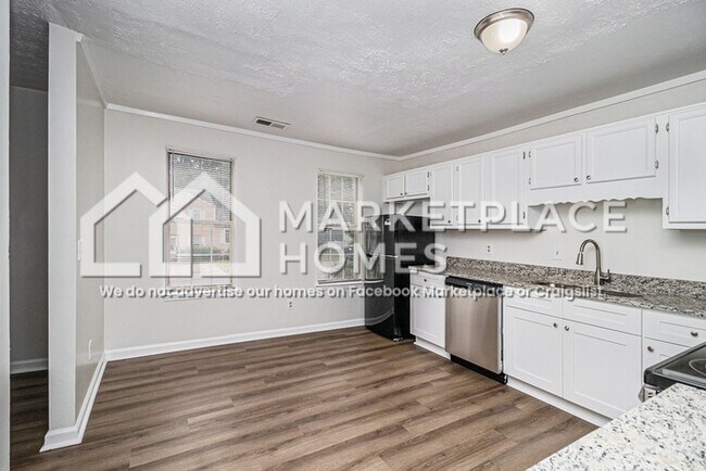 Building Photo - 2032 Charter Manor