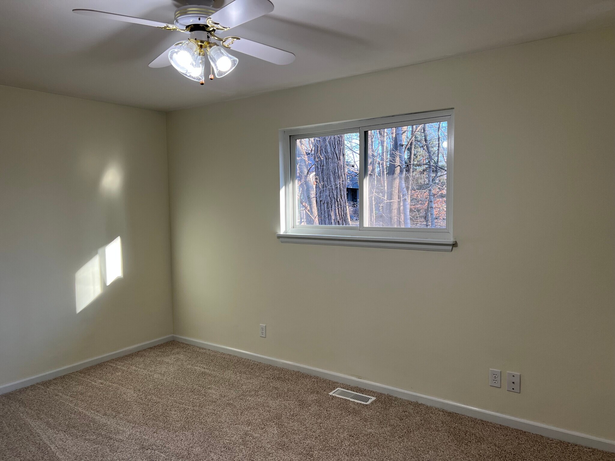 Building Photo - 8817 N Picture Ridge Rd