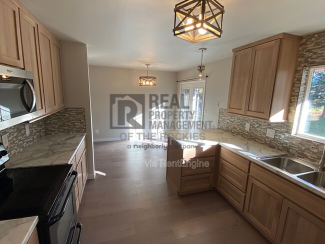 Building Photo - 700 Dawn Ave