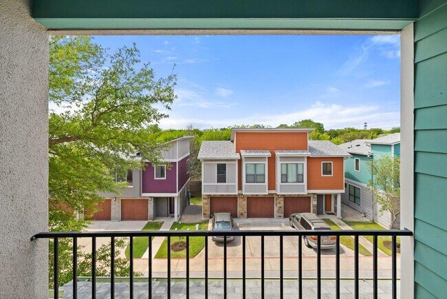 Building Photo - 1504 Lorraine Loop