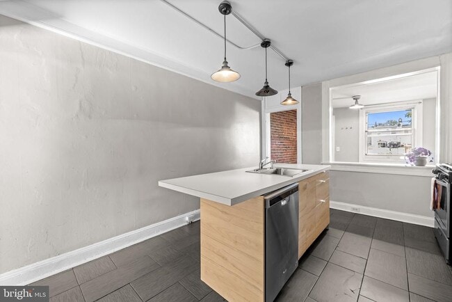 Building Photo - 223 Grundy St