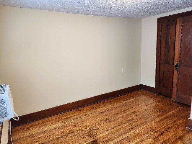 Building Photo - 3117 S 60th St